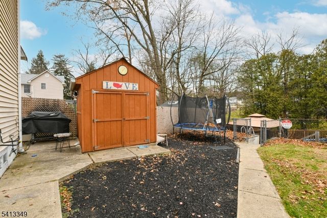 32 Grove St, Wanaque Boro, NJ 07465