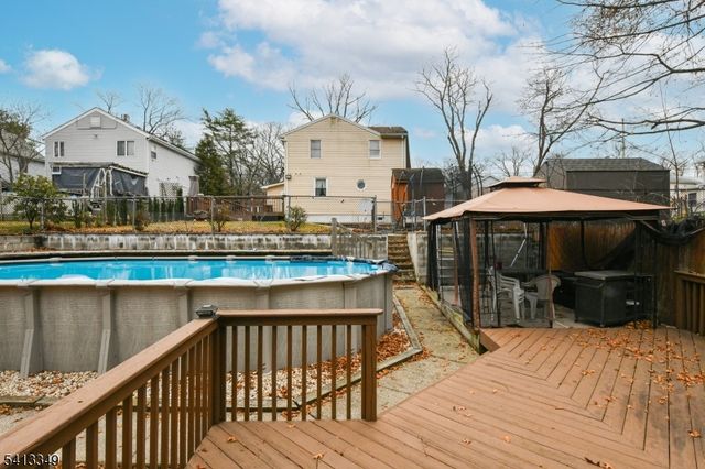 32 Grove St, Wanaque Boro, NJ 07465