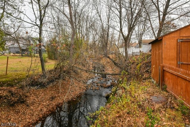 32 Grove St, Wanaque Boro, NJ 07465