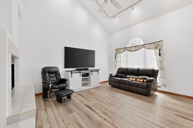 56 Marigold Boulevard, Los Lunas, NM 87031