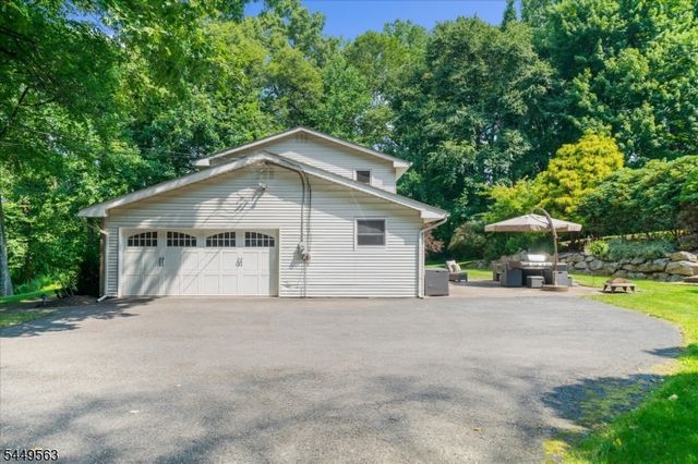 530 Bellwood Park Rd, Bethlehem Twp., NJ 08802
