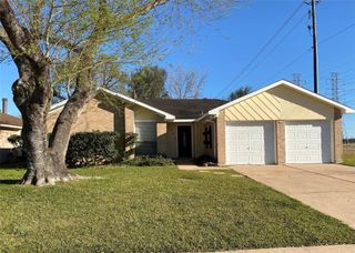 302 El Toro Lane, Houston, TX 77598