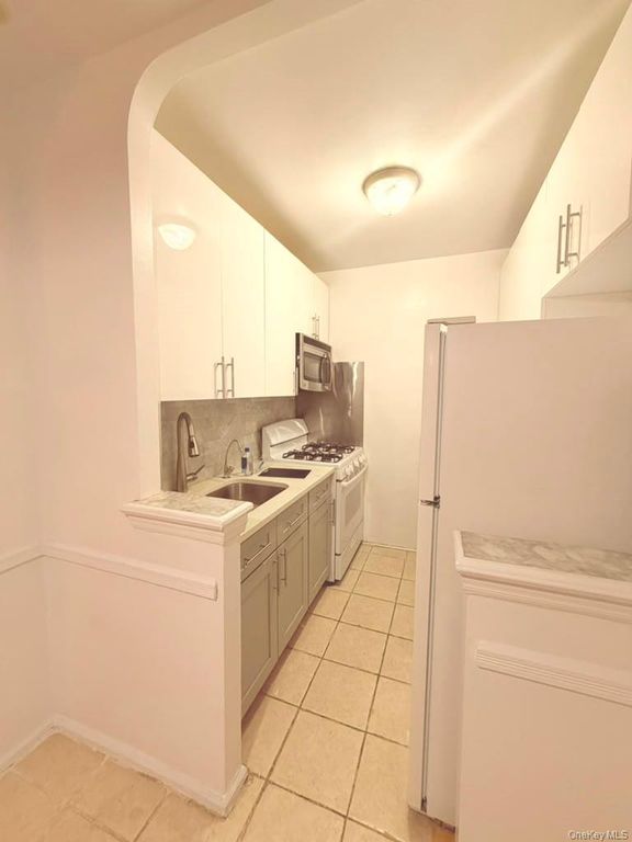 65-70 Booth Street 2B, Rego Park, NY 11374 — photo 5