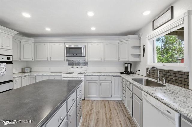 2871 E Fairview Loop, Wasilla, AK 99654