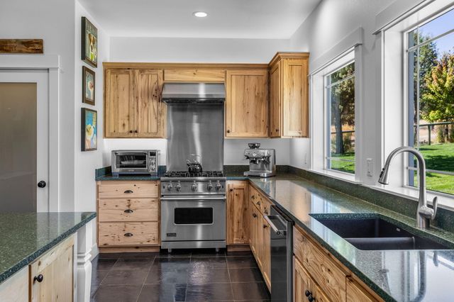 10135 NW Coyner Avenue, Redmond, OR 97756