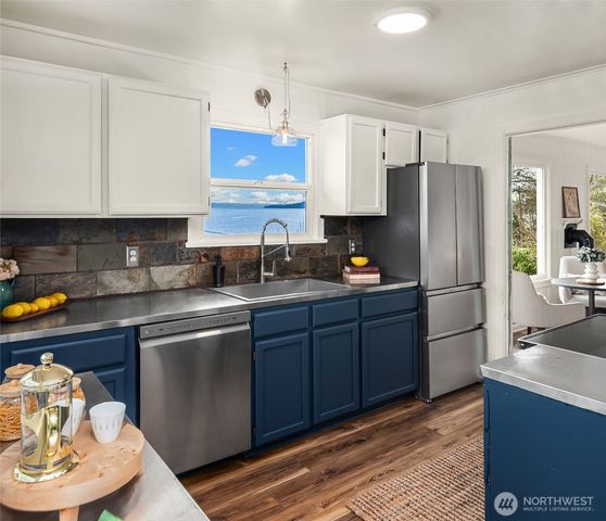 8017 SW Dilworth Road, Vashon, WA 98070