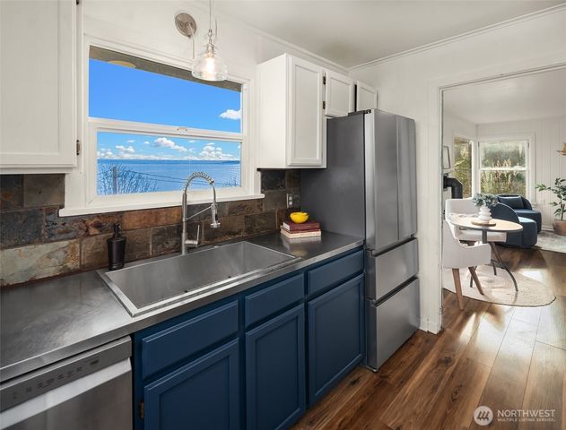 8017 SW Dilworth Road, Vashon, WA 98070