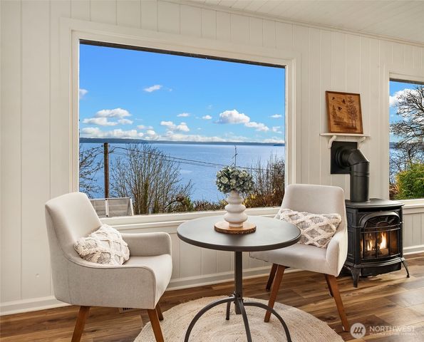 8017 SW Dilworth Road, Vashon, WA 98070