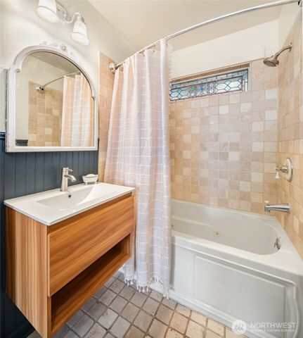 8017 SW Dilworth Road, Vashon, WA 98070