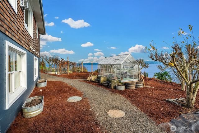 8017 SW Dilworth Road, Vashon, WA 98070