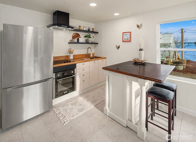 8017 SW Dilworth Road, Vashon, WA 98070