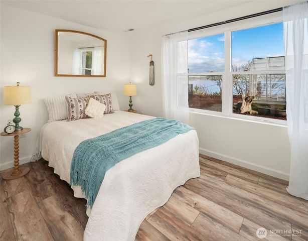 8017 SW Dilworth Road, Vashon, WA 98070