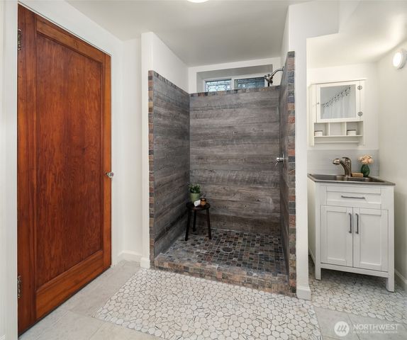 8017 SW Dilworth Road, Vashon, WA 98070