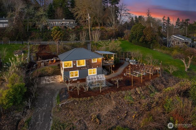 8017 SW Dilworth Road, Vashon, WA 98070