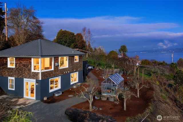 8017 SW Dilworth Road, Vashon, WA 98070