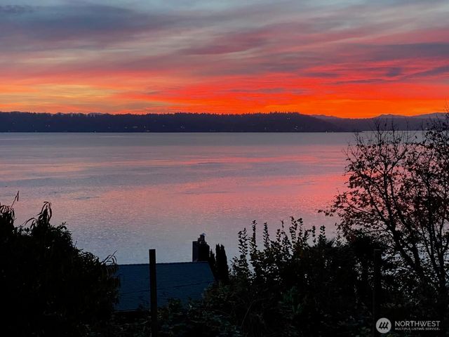 8017 SW Dilworth Road, Vashon, WA 98070