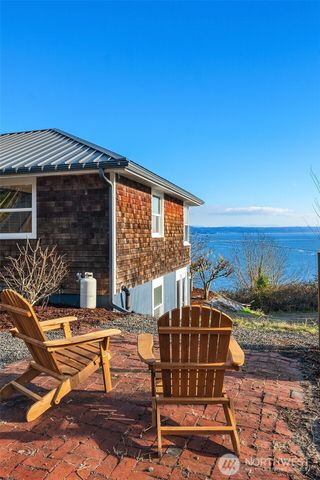 8017 SW Dilworth Road, Vashon, WA 98070