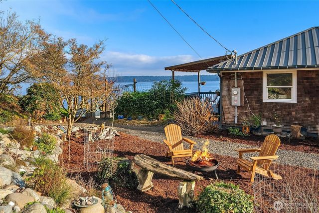 8017 SW Dilworth Road, Vashon, WA 98070