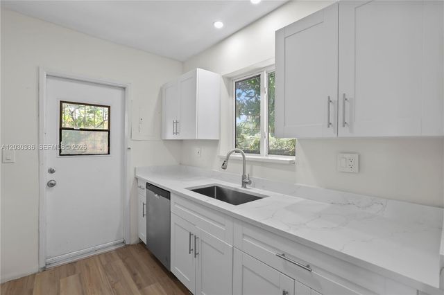 579 NW 119th St, Miami, FL 33168