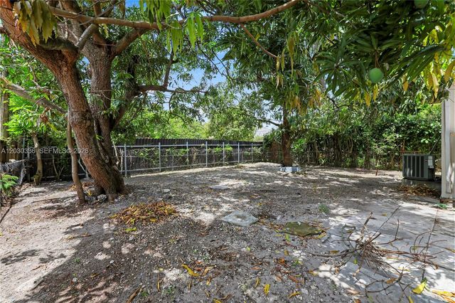 579 NW 119th St, Miami, FL 33168
