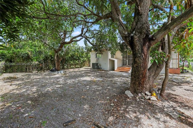 579 NW 119th St, Miami, FL 33168