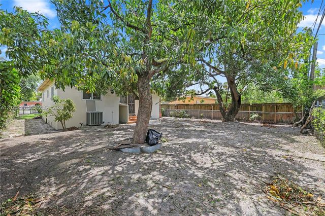 579 NW 119th St, Miami, FL 33168