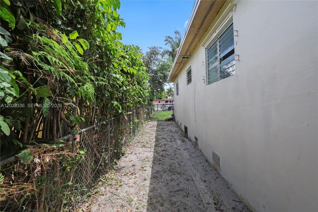 579 NW 119th St, Miami, FL 33168