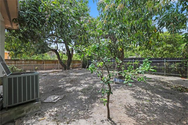579 NW 119th St, Miami, FL 33168