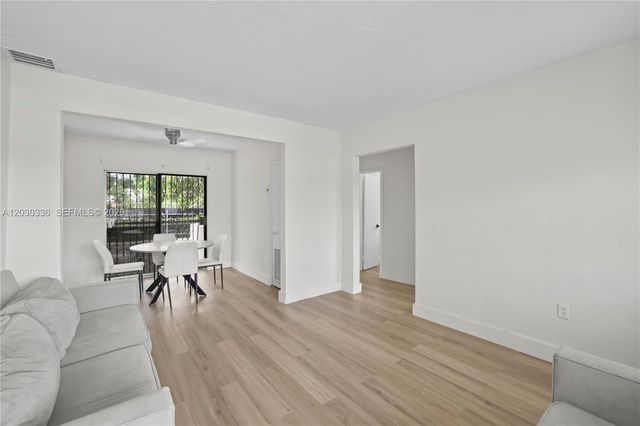 579 NW 119th St, Miami, FL 33168