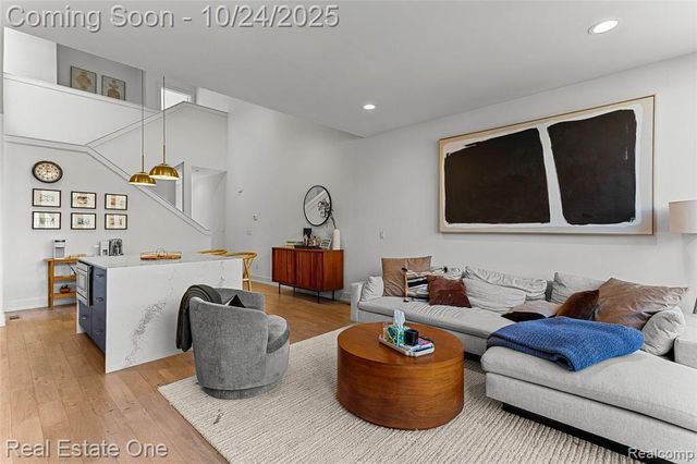 2837 Brush, Detroit, MI 48322