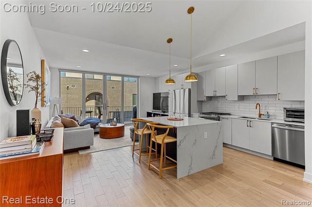 2837 Brush, Detroit, MI 48322