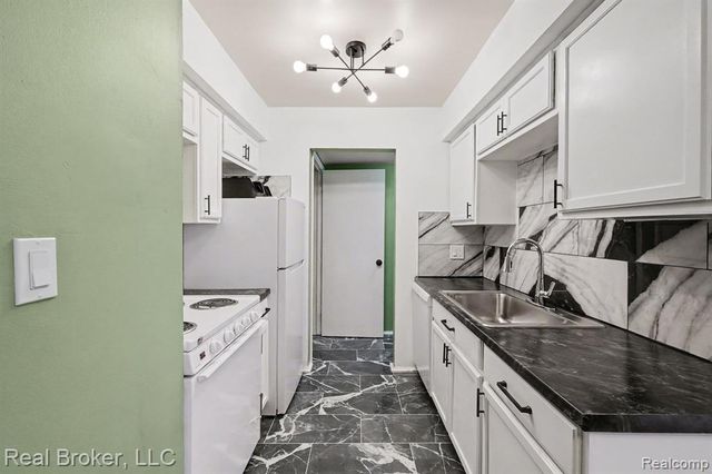 27618 Marcia Avenue, Warren, MI 48093