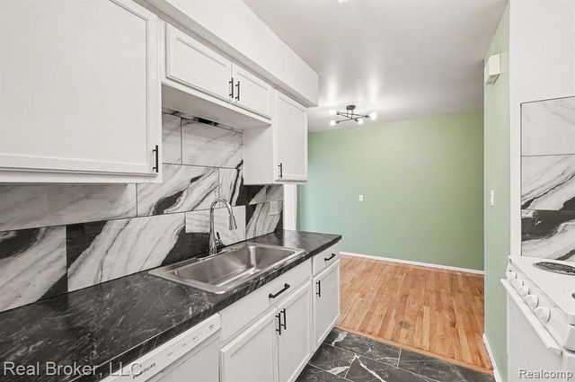 27618 Marcia Avenue, Warren, MI 48093