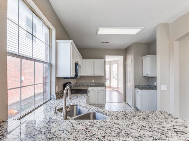4713 Park Downs Drive, Fort Worth, TX 76137