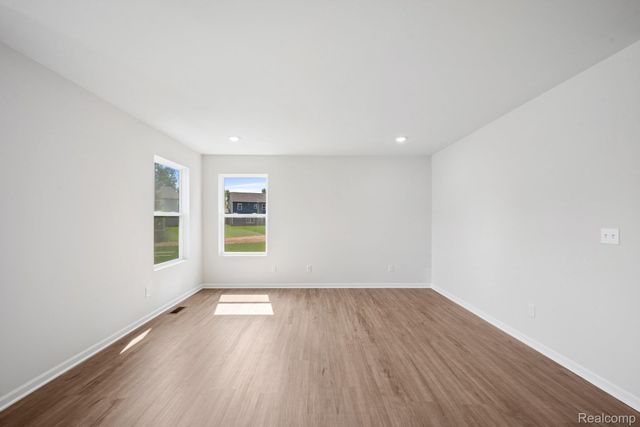 370 Edge Brook, Holly Township, MI 48442