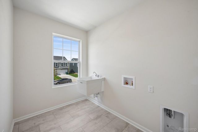 370 Edge Brook, Holly Township, MI 48442