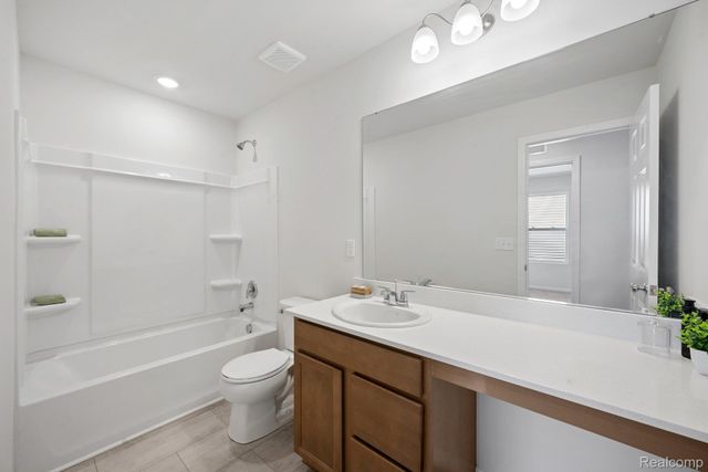 370 Edge Brook, Holly Township, MI 48442
