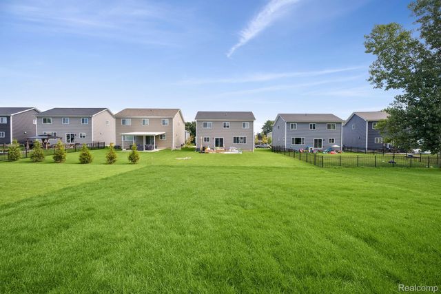 370 Edge Brook, Holly Township, MI 48442