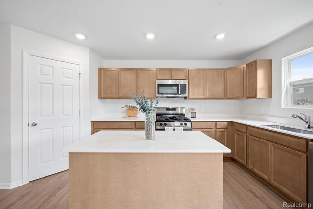 370 Edge Brook, Holly Township, MI 48442