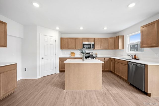 370 Edge Brook, Holly Township, MI 48442