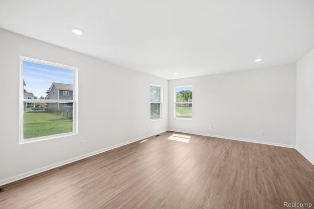 370 Edge Brook, Holly Township, MI 48442