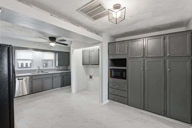 234 W Summey St, Wichita, KS 67217