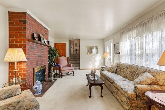 17 Janet Lane, Peabody, MA 01960
