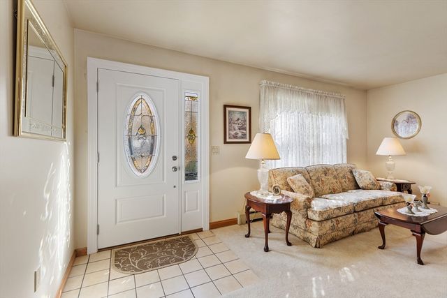 17 Janet Lane, Peabody, MA 01960