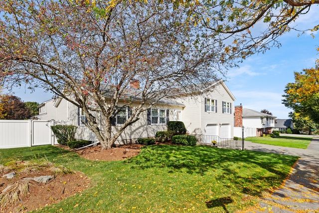 17 Janet Lane, Peabody, MA 01960