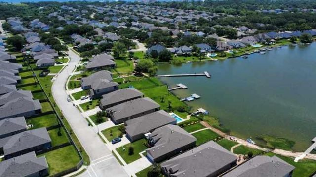 1423 Friendship Trail, Seabrook, TX 77586