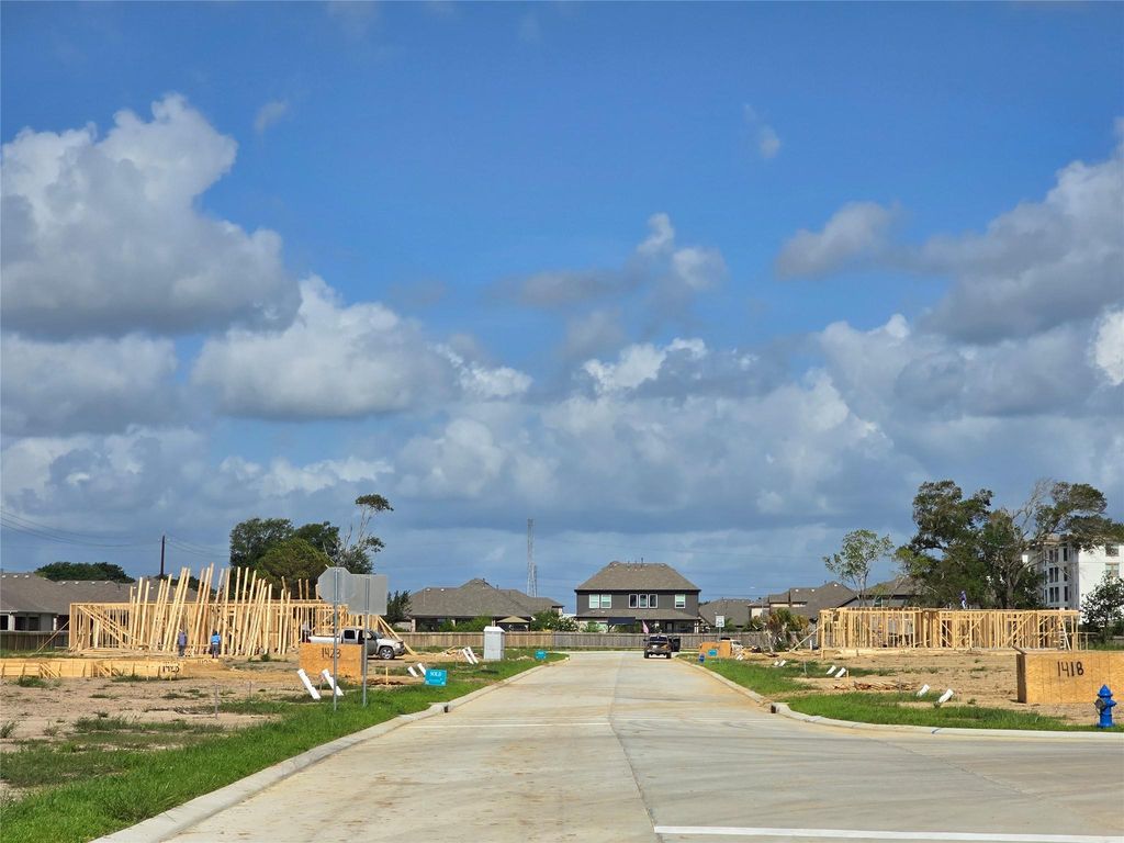 1423 Friendship Trail, Seabrook, TX 77586