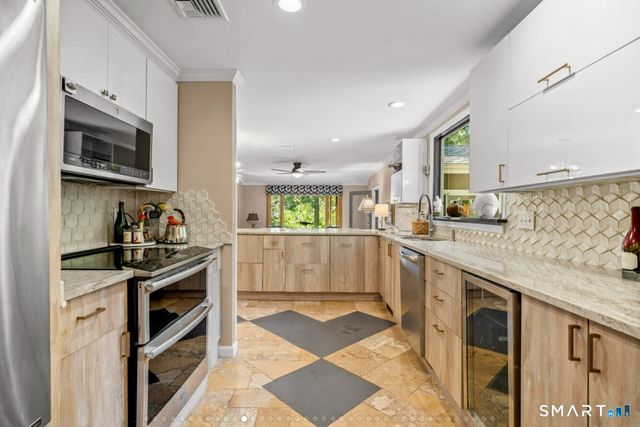 92 Kenmore Road, Bloomfield, CT 06002