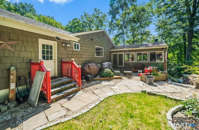 92 Kenmore Road, Bloomfield, CT 06002