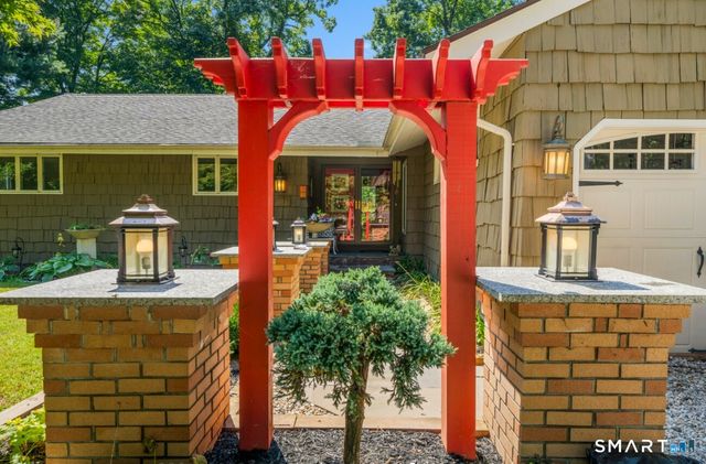 92 Kenmore Road, Bloomfield, CT 06002